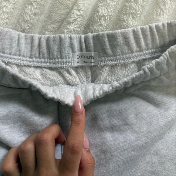 Aritzia Community Straight Hi Rise Sweatpant (Heather Cloud White) - Picture 4 of 9